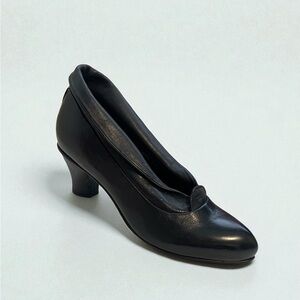 Vintage Arnold Churgin V-Cut Collared Pumps In Black | Size 36.5